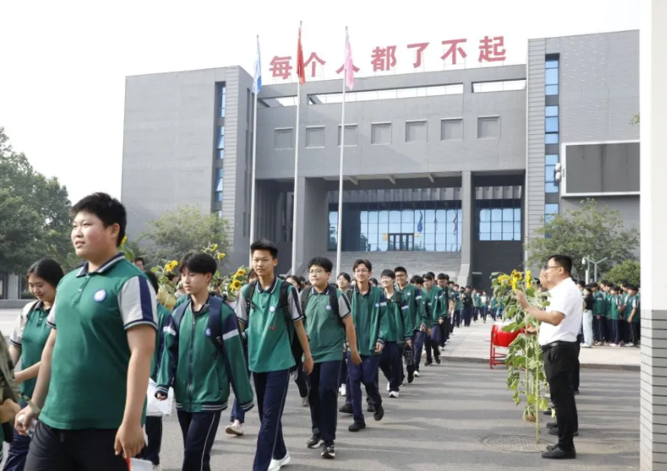 中考加油!潍坊中考首日直击→-第15张图片-四季读书网 中考加油!潍坊中考首日直击→-第15张图片-四季读书网