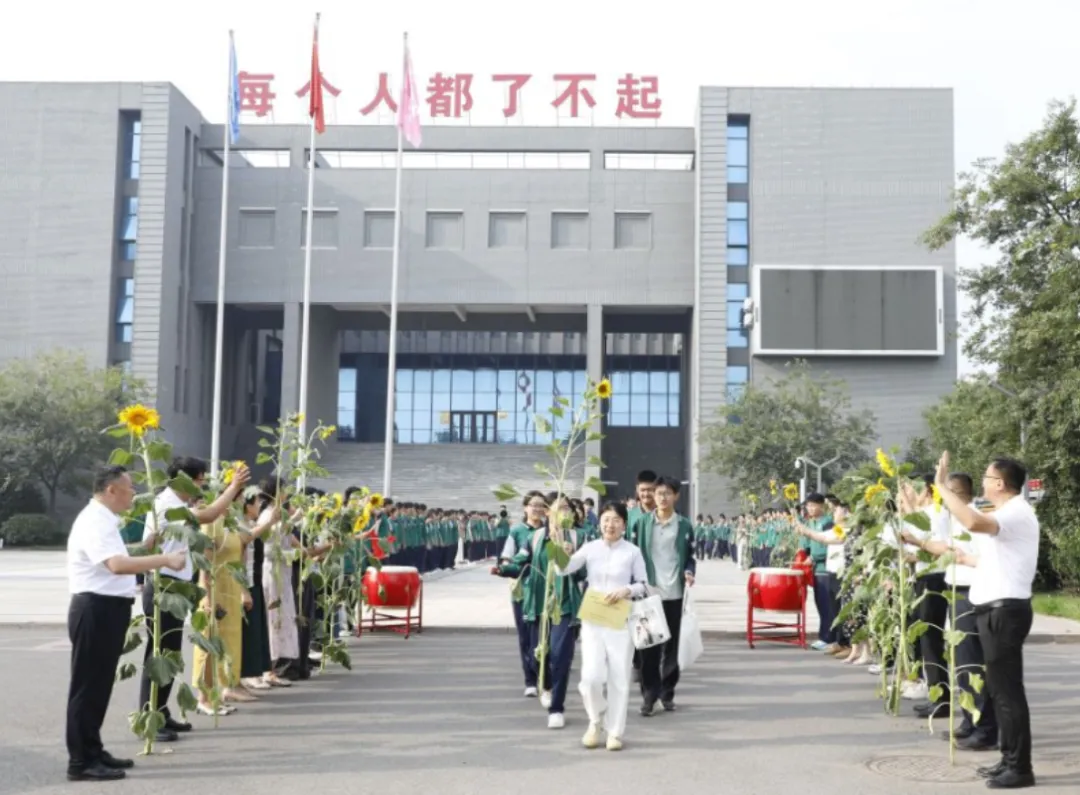 中考加油!潍坊中考首日直击→-第16张图片-四季读书网 中考加油!潍坊中考首日直击→-第16张图片-四季读书网
