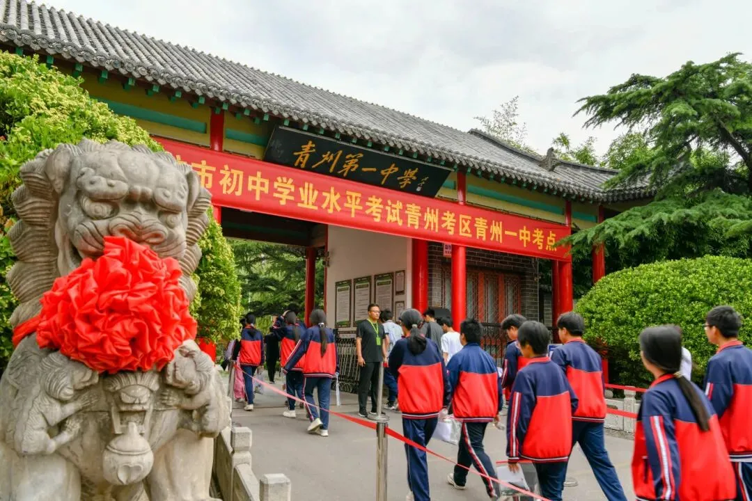 中考加油!潍坊中考首日直击→-第19张图片-四季读书网 中考加油!潍坊中考首日直击→-第19张图片-四季读书网