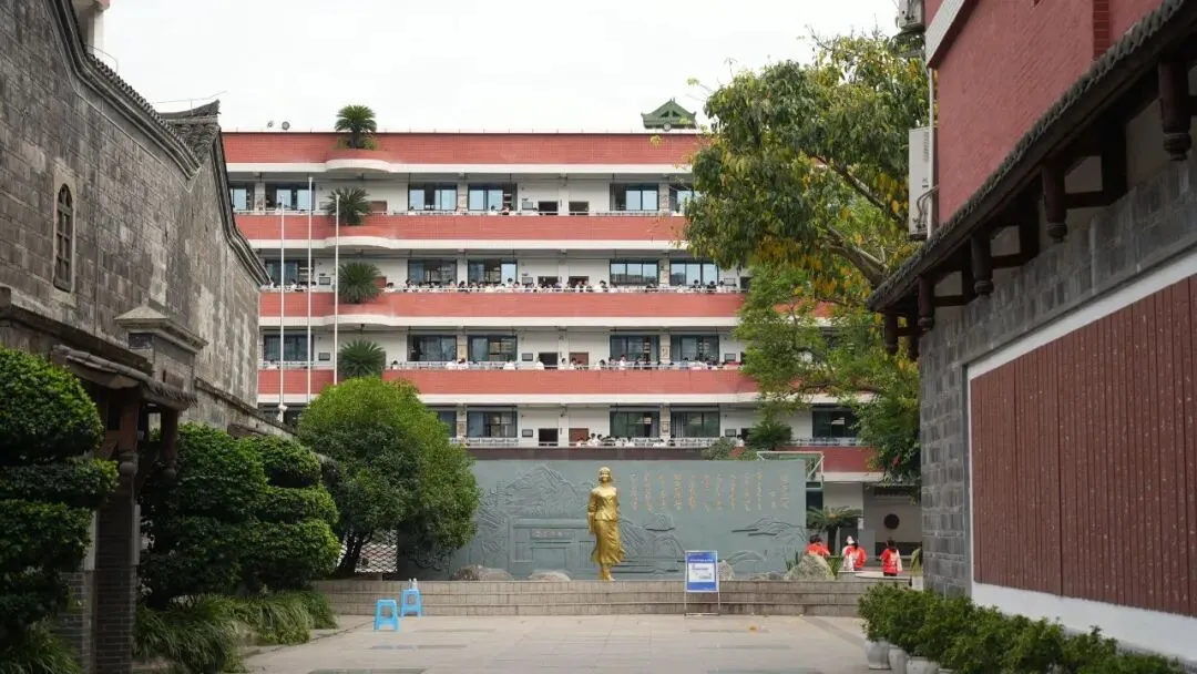 笔尖书写青春答卷  翠屏学子踏浪赴中考之约-第3张图片-四季读书网