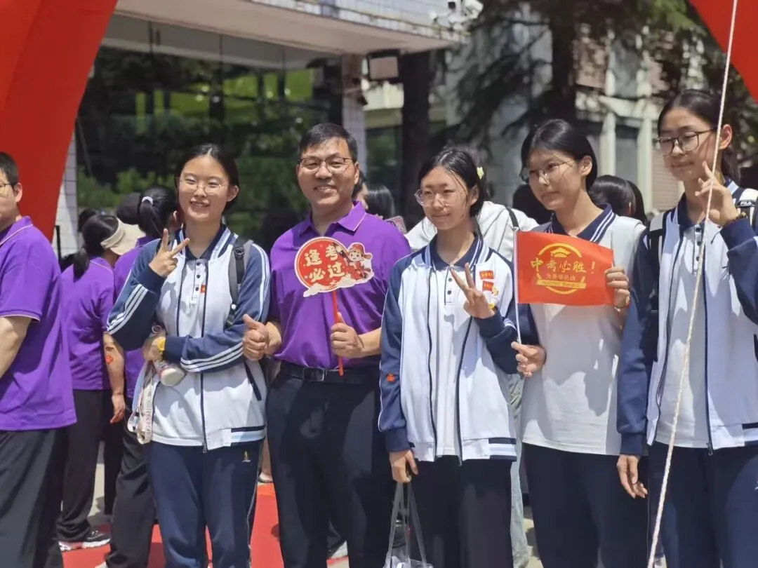 中考加油!潍坊中考首日直击→-第33张图片-四季读书网 中考加油!潍坊中考首日直击→-第33张图片-四季读书网