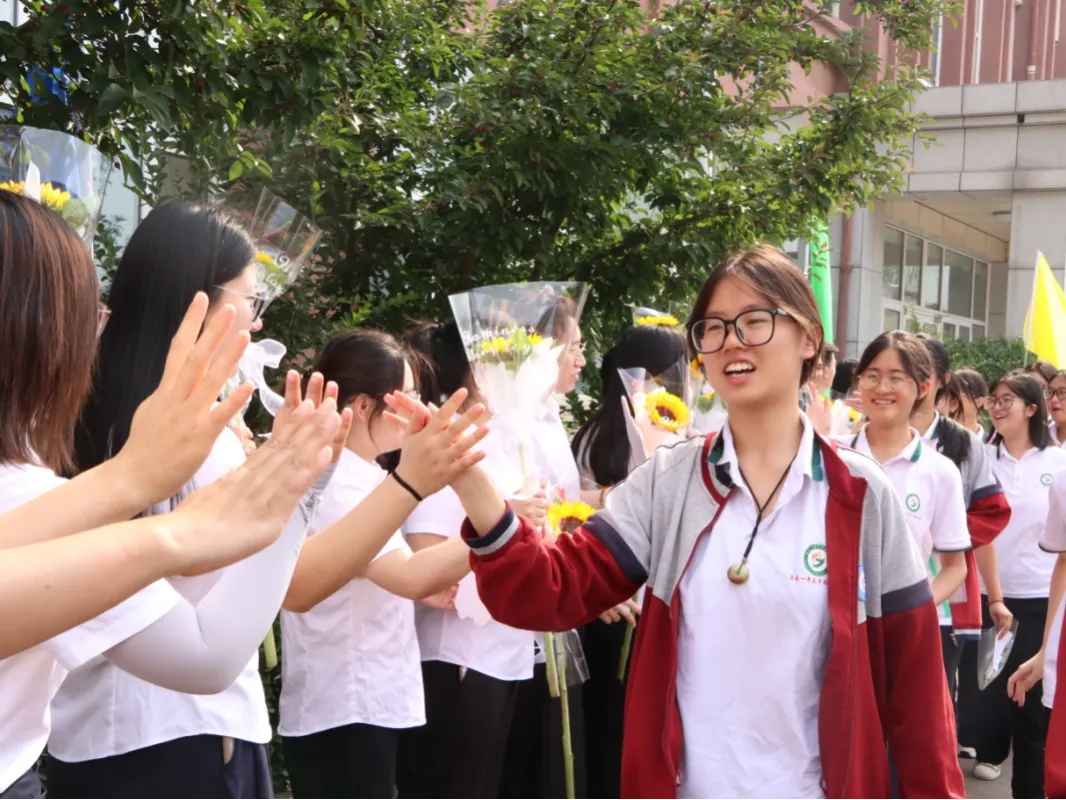 中考加油!潍坊中考首日直击→-第38张图片-四季读书网 中考加油!潍坊中考首日直击→-第38张图片-四季读书网