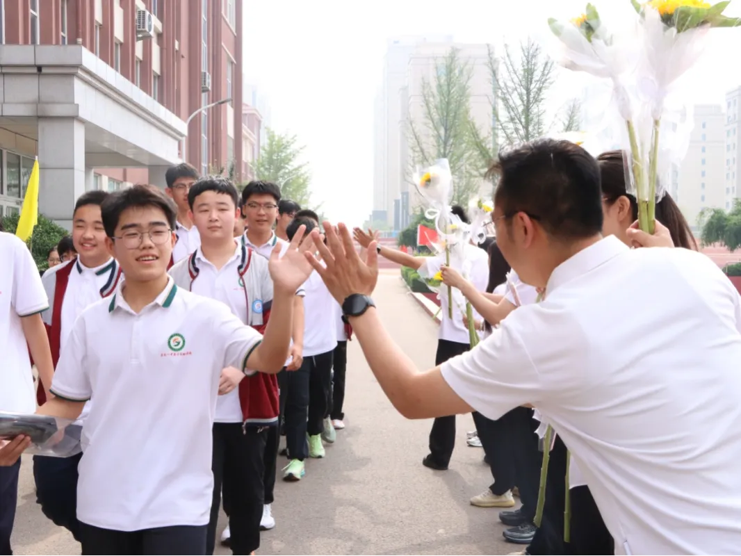中考加油!潍坊中考首日直击→-第39张图片-四季读书网 中考加油!潍坊中考首日直击→-第39张图片-四季读书网