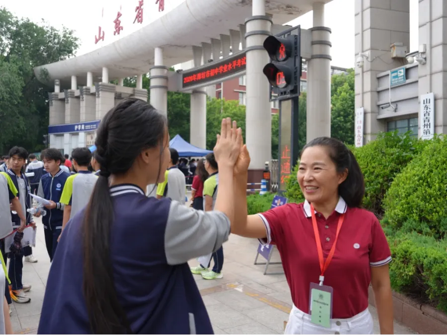中考加油!潍坊中考首日直击→-第46张图片-四季读书网 中考加油!潍坊中考首日直击→-第46张图片-四季读书网