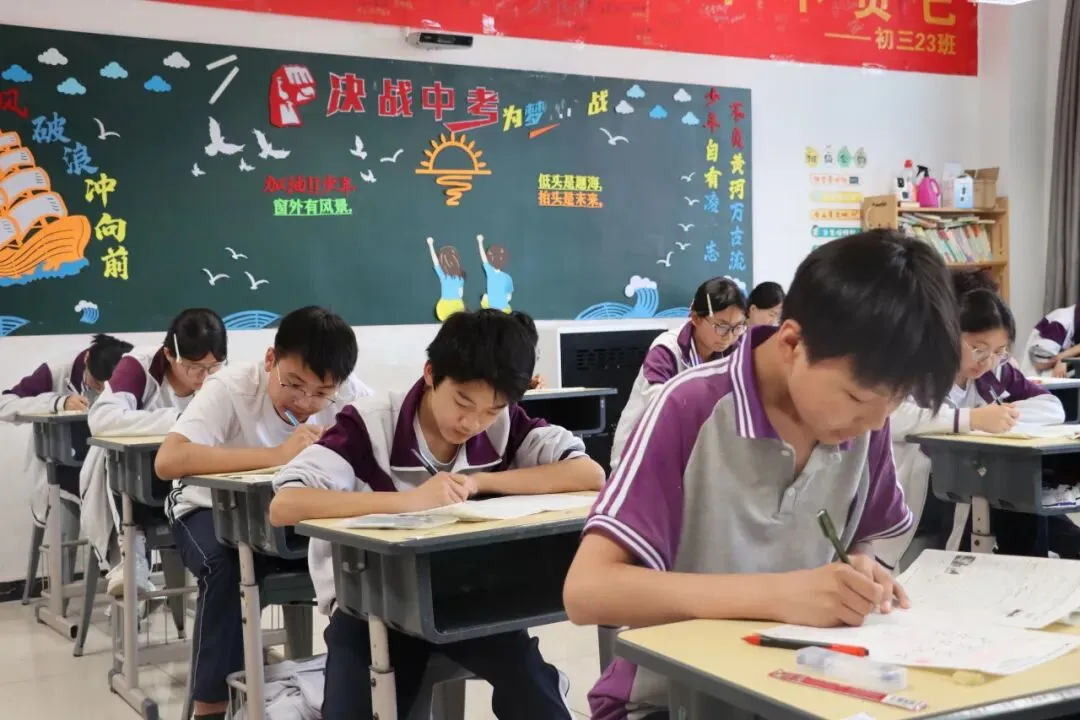 凝神笃思迎模考 沉稳自律赴冲刺|杨凌衡实中学初三中考模拟考试有序开展-第2张图片-四季读书网