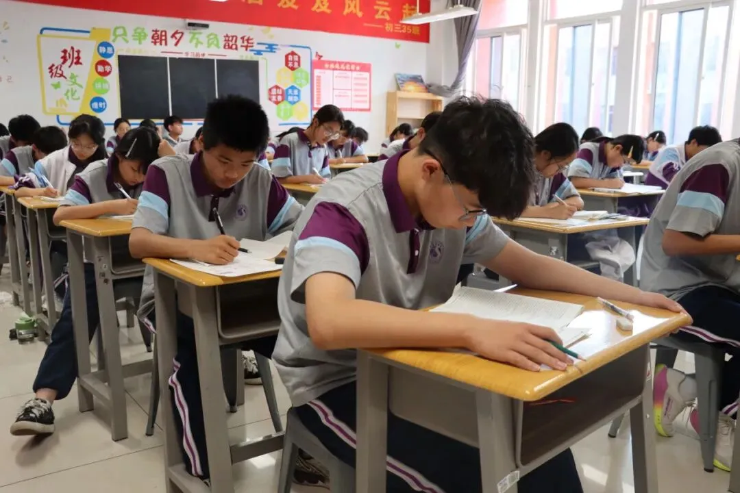凝神笃思迎模考 沉稳自律赴冲刺|杨凌衡实中学初三中考模拟考试有序开展-第4张图片-四季读书网