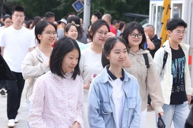 中考首日丨愿少年 落笔生花 所愿皆得-第4张图片-四季读书网 中考首日丨愿少年 落笔生花 所愿皆得-第4张图片-四季读书网