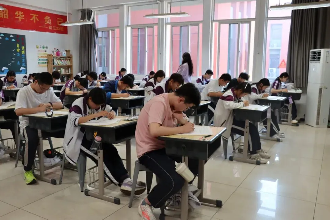 凝神笃思迎模考 沉稳自律赴冲刺|杨凌衡实中学初三中考模拟考试有序开展-第7张图片-四季读书网