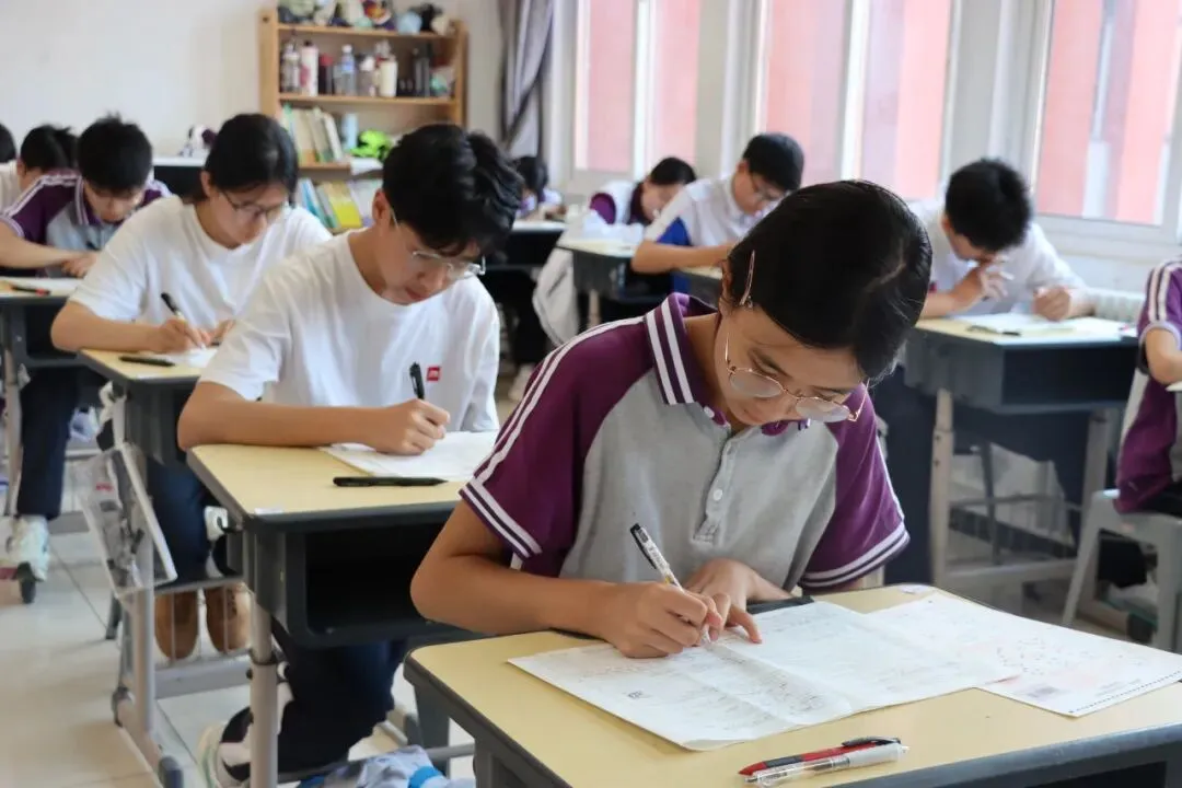 凝神笃思迎模考 沉稳自律赴冲刺|杨凌衡实中学初三中考模拟考试有序开展-第8张图片-四季读书网