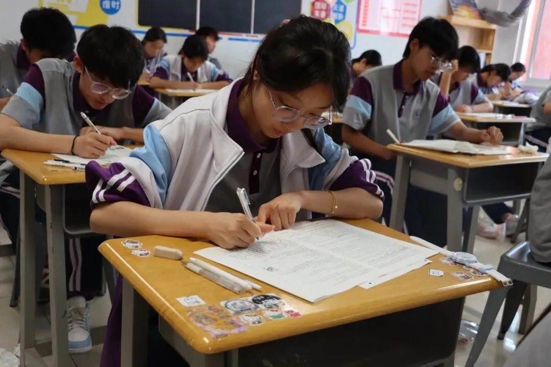 凝神笃思迎模考 沉稳自律赴冲刺|杨凌衡实中学初三中考模拟考试有序开展-第10张图片-四季读书网