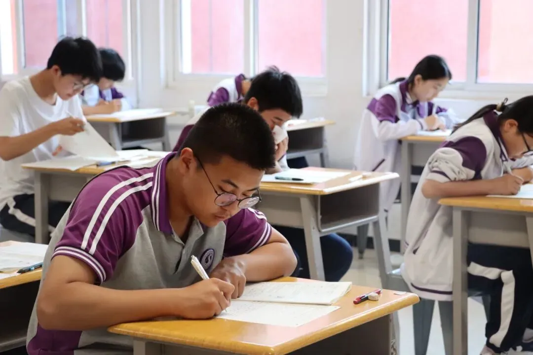凝神笃思迎模考 沉稳自律赴冲刺|杨凌衡实中学初三中考模拟考试有序开展-第11张图片-四季读书网