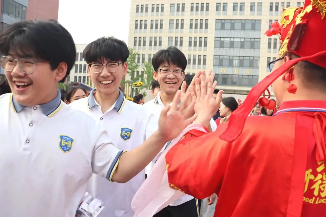 中考加油 | 奔赴盛夏考场,书写年少昂扬-第19张图片-四季读书网