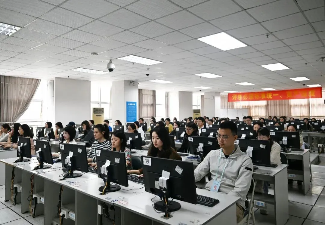 近126万份试卷怎样打分?探访重庆高考评卷现场-第2张图片-四季读书网 近126万份试卷怎样打分?探访重庆高考评卷现场-第2张图片-四季读书网