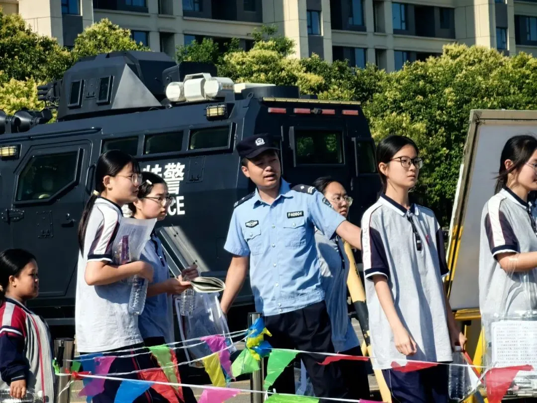 【护航中考】中考首日,巨野公安全力护航,助学子乘风破浪!-第23张图片-四季读书网 【护航中考】中考首日,巨野公安全力护航,助学子乘风破浪!-第23张图片-四季读书网