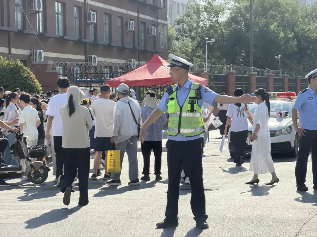 【护航中考】中考首日,巨野公安全力护航,助学子乘风破浪!-第26张图片-四季读书网 【护航中考】中考首日,巨野公安全力护航,助学子乘风破浪!-第26张图片-四季读书网