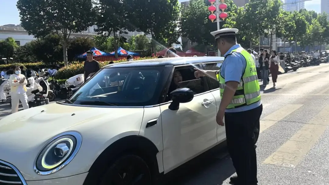 【护航中考】中考首日,巨野公安全力护航,助学子乘风破浪!-第27张图片-四季读书网 【护航中考】中考首日,巨野公安全力护航,助学子乘风破浪!-第27张图片-四季读书网