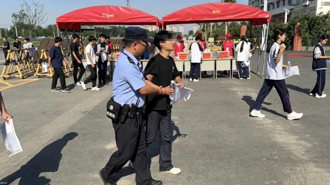 【护航中考】中考首日,巨野公安全力护航,助学子乘风破浪!-第35张图片-四季读书网 【护航中考】中考首日,巨野公安全力护航,助学子乘风破浪!-第35张图片-四季读书网