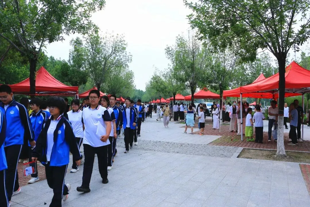 高考落幕,中考登场,河口志愿服务力量接续护航!-第12张图片-四季读书网 高考落幕,中考登场,河口志愿服务力量接续护航!-第12张图片-四季读书网