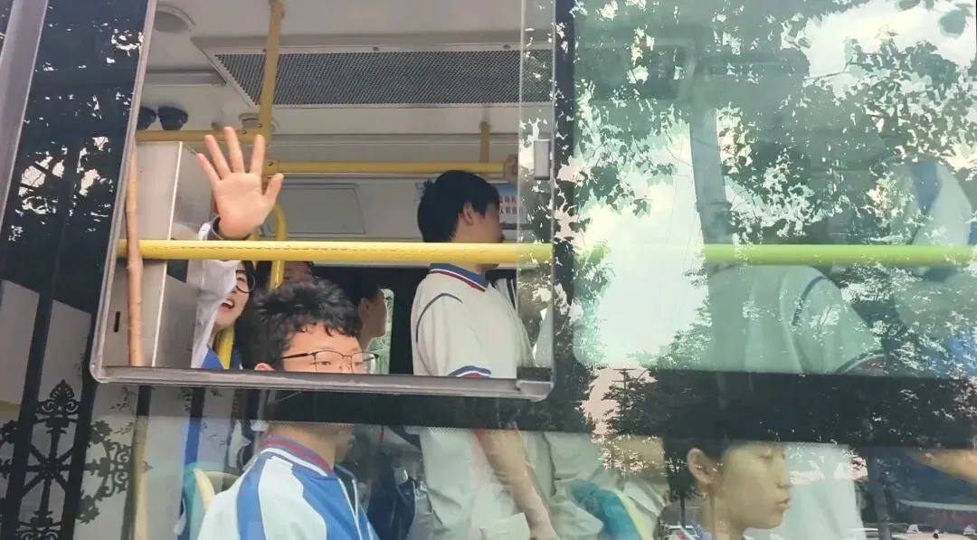 2026年中考今日拉开帷幕 胶州一万余名九年级考生逐梦考场-第2张图片-四季读书网 2026年中考今日拉开帷幕 胶州一万余名九年级考生逐梦考场-第2张图片-四季读书网