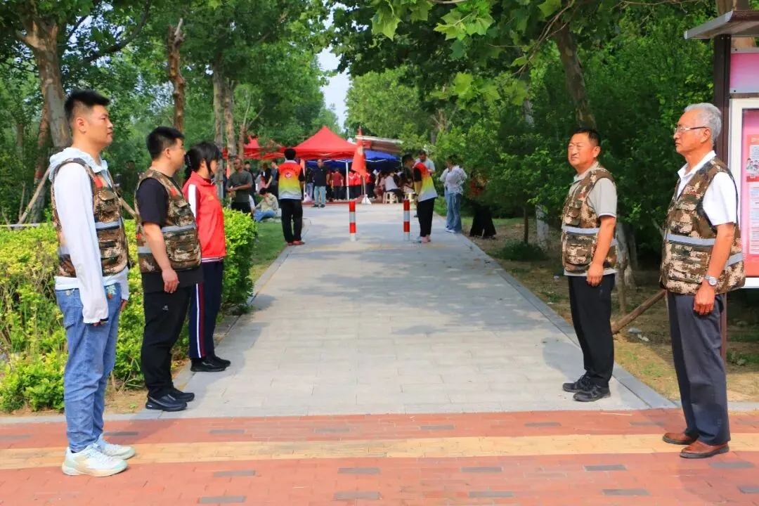 高考落幕,中考登场,河口志愿服务力量接续护航!-第13张图片-四季读书网 高考落幕,中考登场,河口志愿服务力量接续护航!-第13张图片-四季读书网