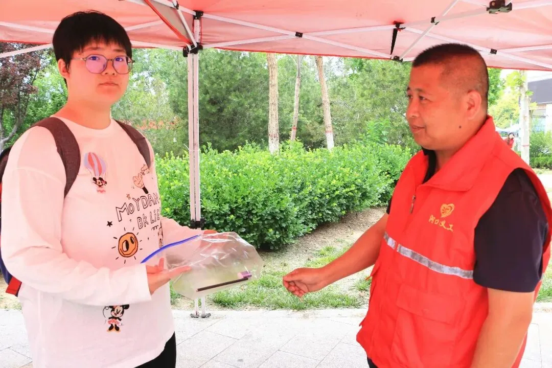 高考落幕,中考登场,河口志愿服务力量接续护航!-第16张图片-四季读书网 高考落幕,中考登场,河口志愿服务力量接续护航!-第16张图片-四季读书网