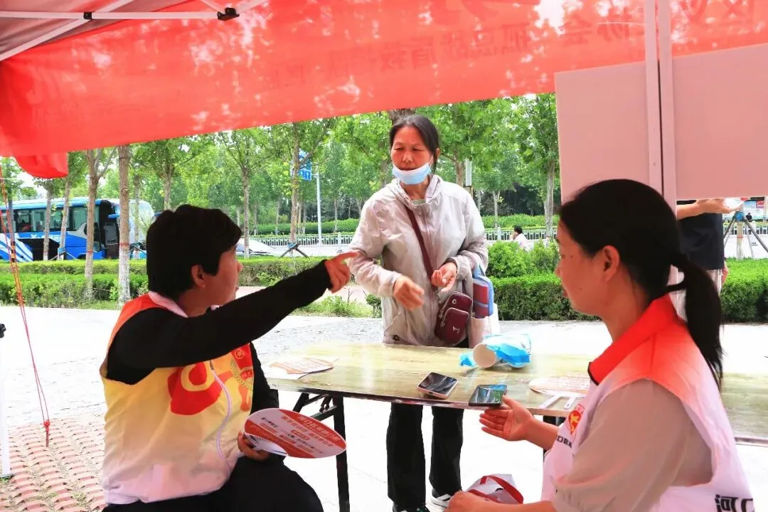 高考落幕,中考登场,河口志愿服务力量接续护航!-第17张图片-四季读书网 高考落幕,中考登场,河口志愿服务力量接续护航!-第17张图片-四季读书网