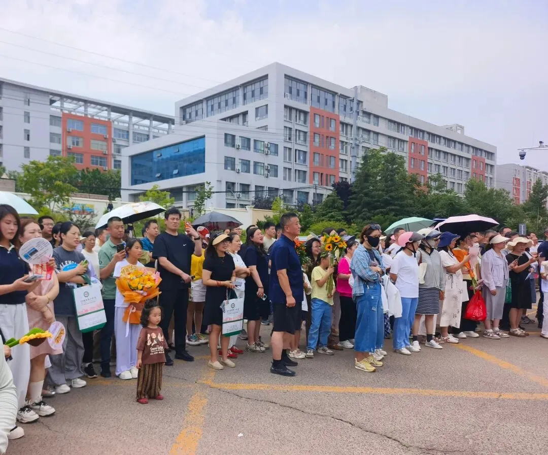 2026年中考今日拉开帷幕 胶州一万余名九年级考生逐梦考场-第7张图片-四季读书网 2026年中考今日拉开帷幕 胶州一万余名九年级考生逐梦考场-第7张图片-四季读书网