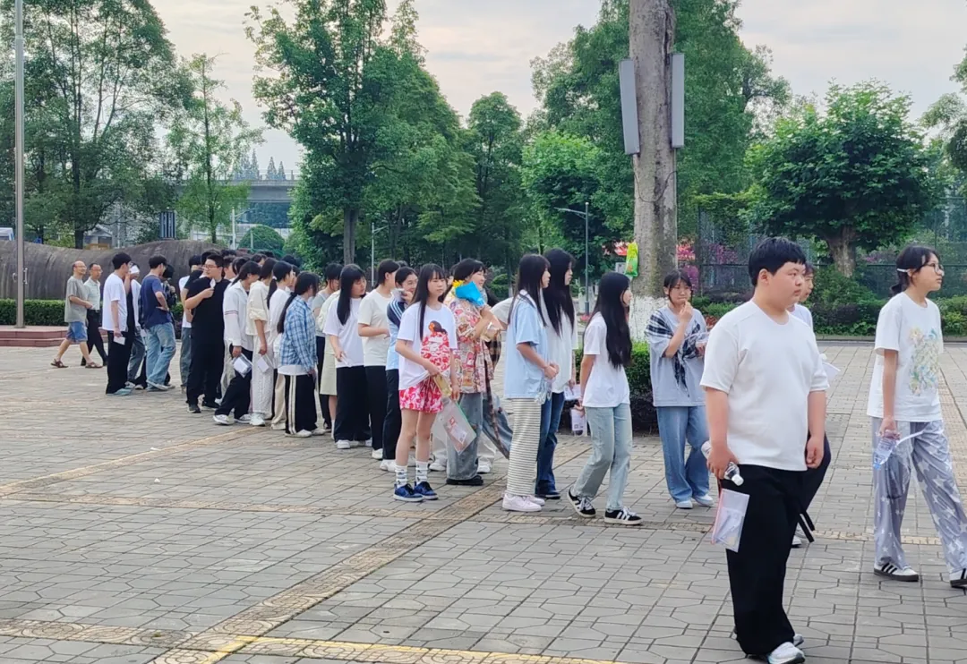 今天中考!3760名学子应试逐梦-第4张图片-四季读书网