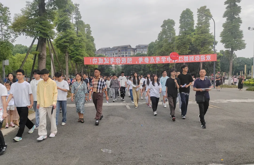今天中考!3760名学子应试逐梦-第6张图片-四季读书网