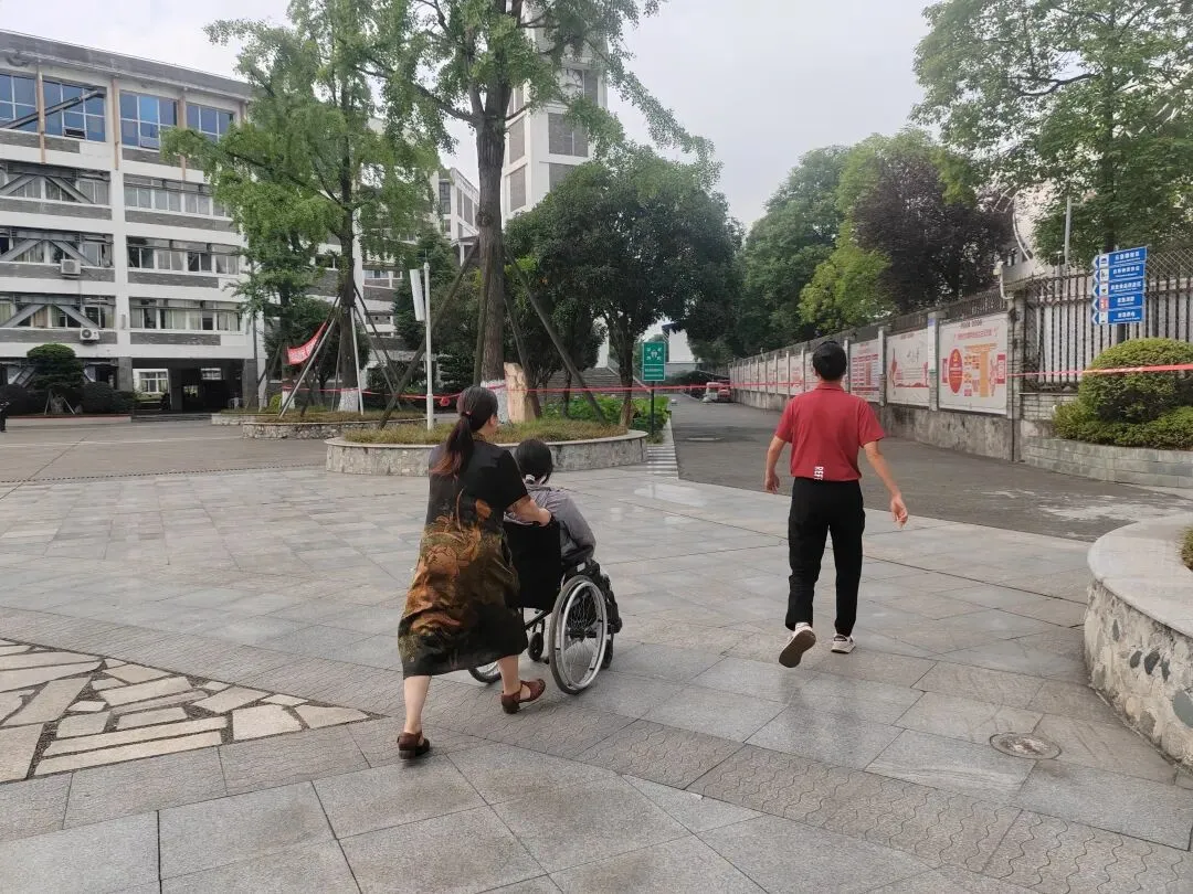 今天中考!3760名学子应试逐梦-第12张图片-四季读书网