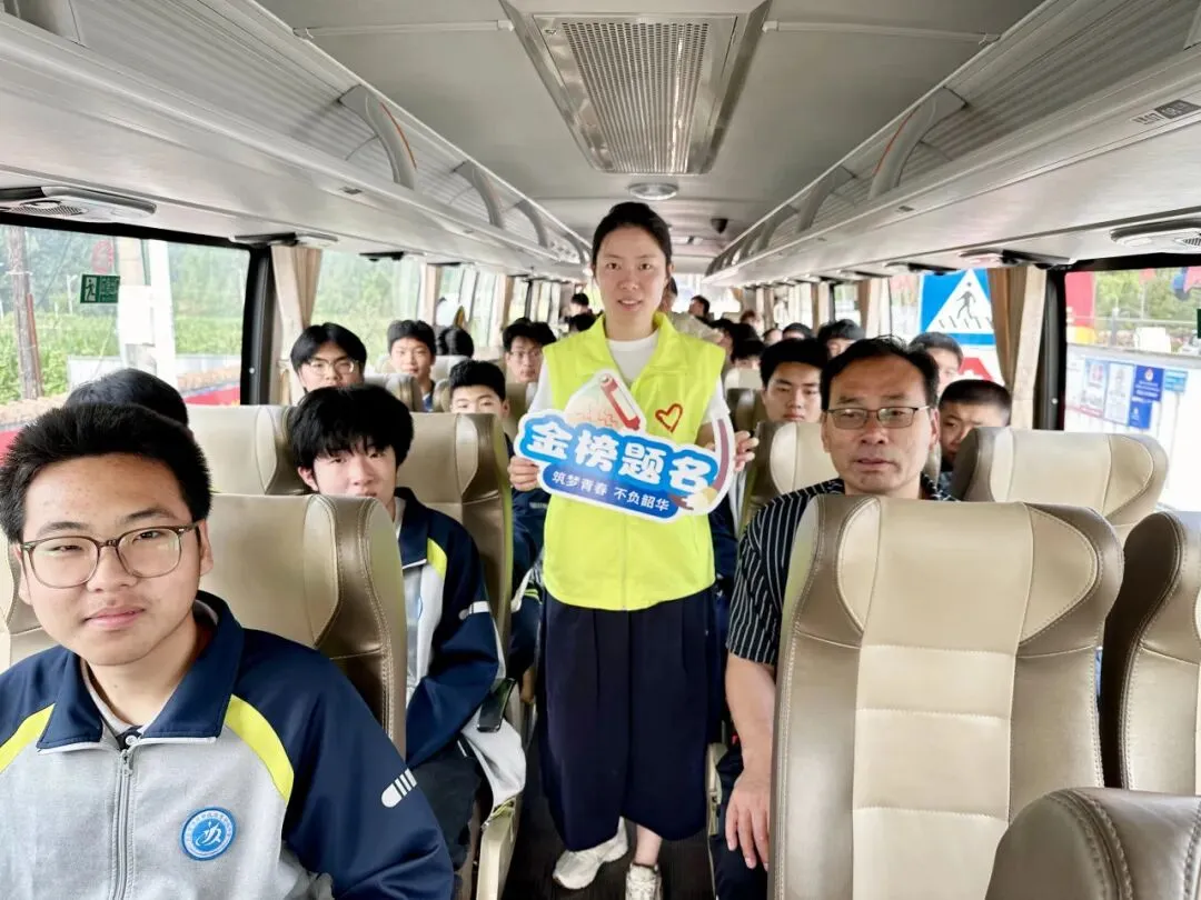 中考首日,老兵护航!海青镇用心守护学子逐梦路-第7张图片-四季读书网 中考首日,老兵护航!海青镇用心守护学子逐梦路-第7张图片-四季读书网