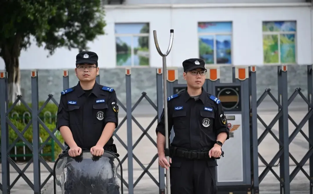 中考首日|直击蓬安考场现场-第14张图片-四季读书网 中考首日|直击蓬安考场现场-第14张图片-四季读书网