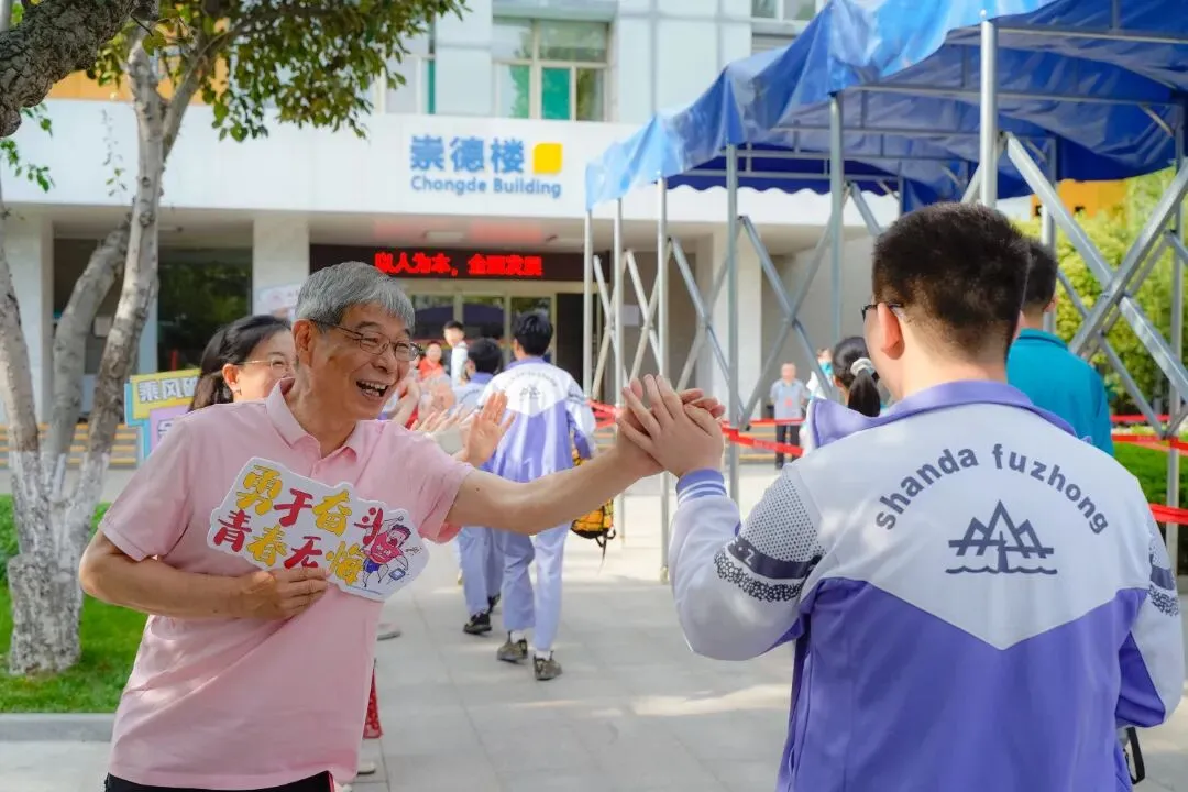 中考首日,爱意满程-第4张图片-四季读书网