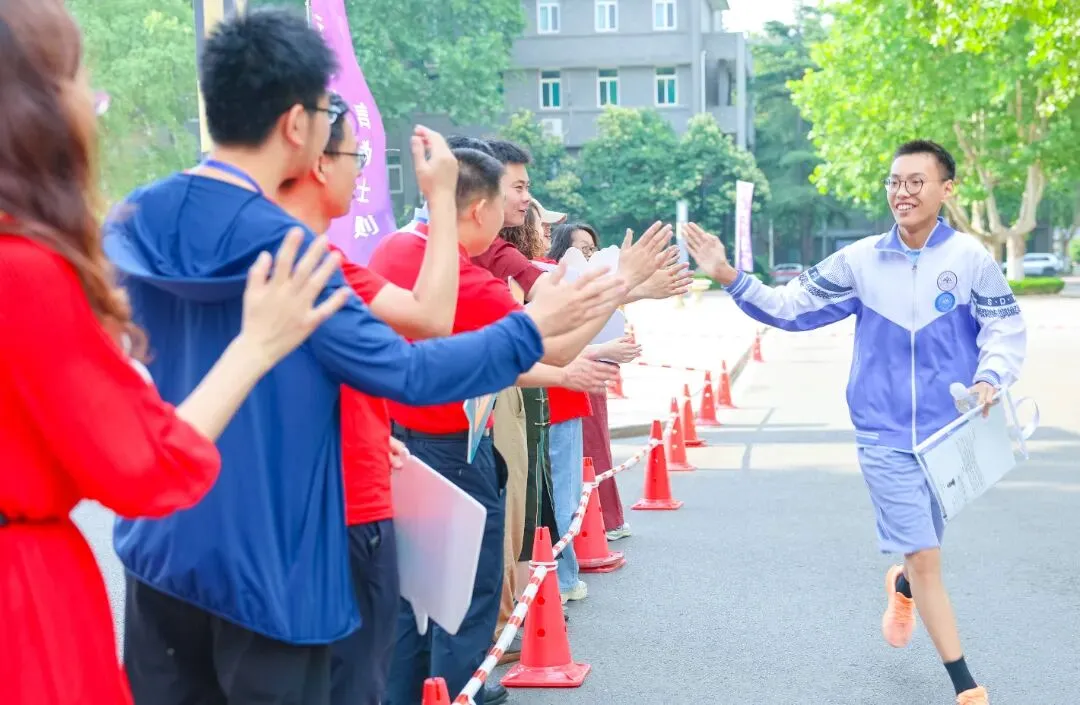 中考首日,爱意满程-第5张图片-四季读书网