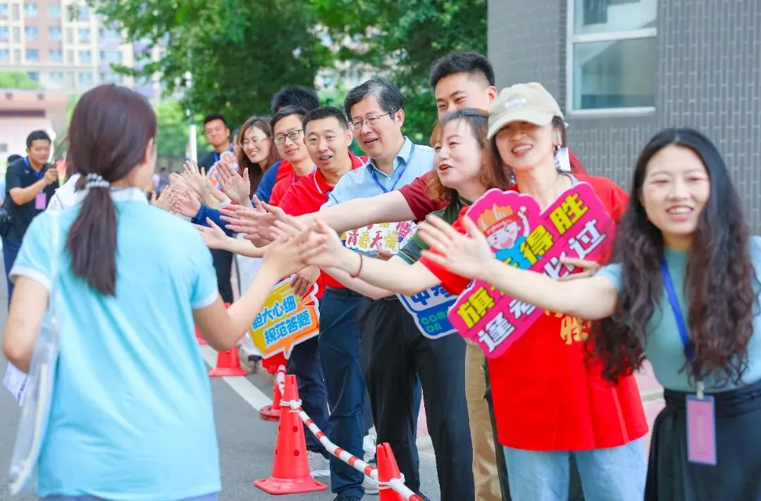 中考首日,爱意满程-第9张图片-四季读书网