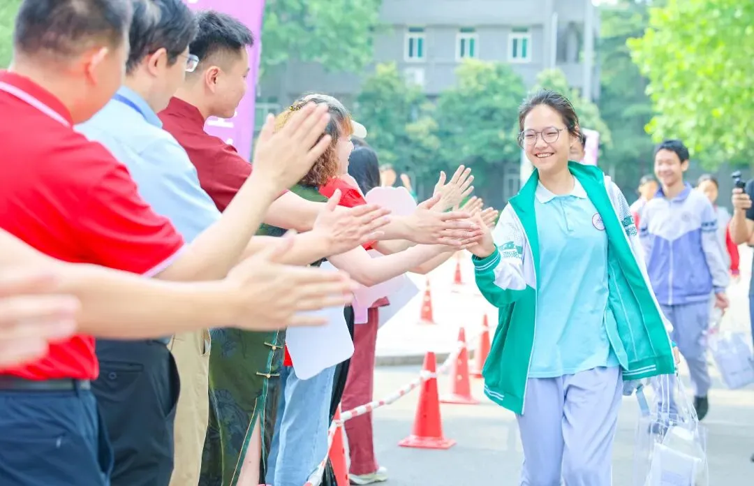 中考首日,爱意满程-第10张图片-四季读书网
