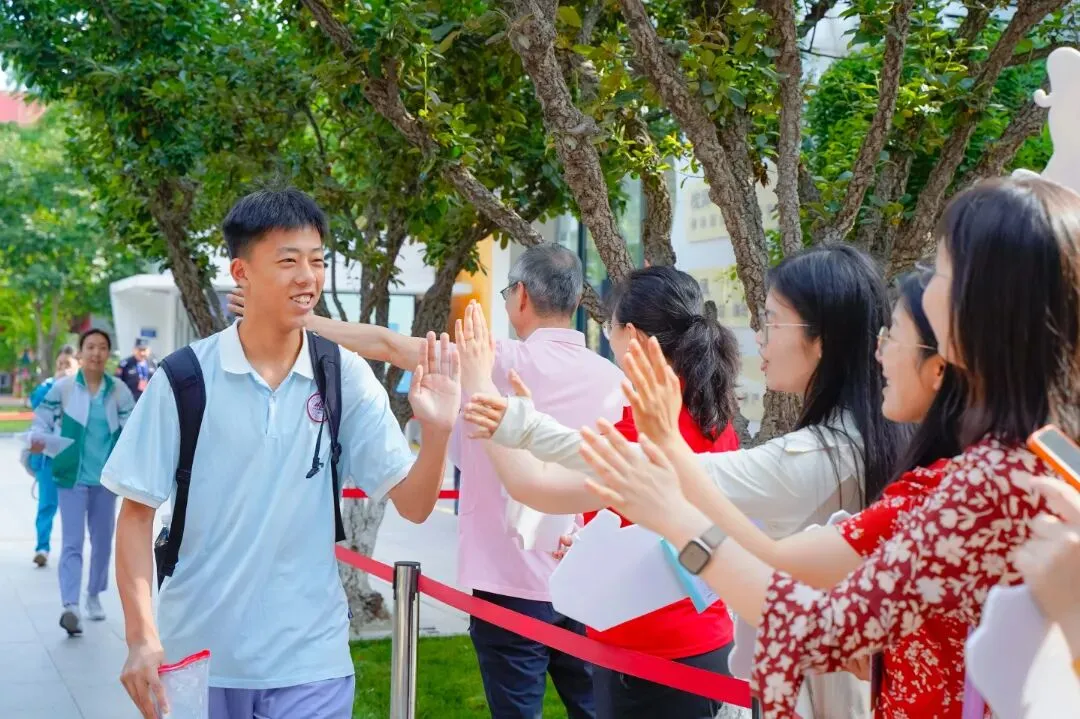 中考首日,爱意满程-第14张图片-四季读书网