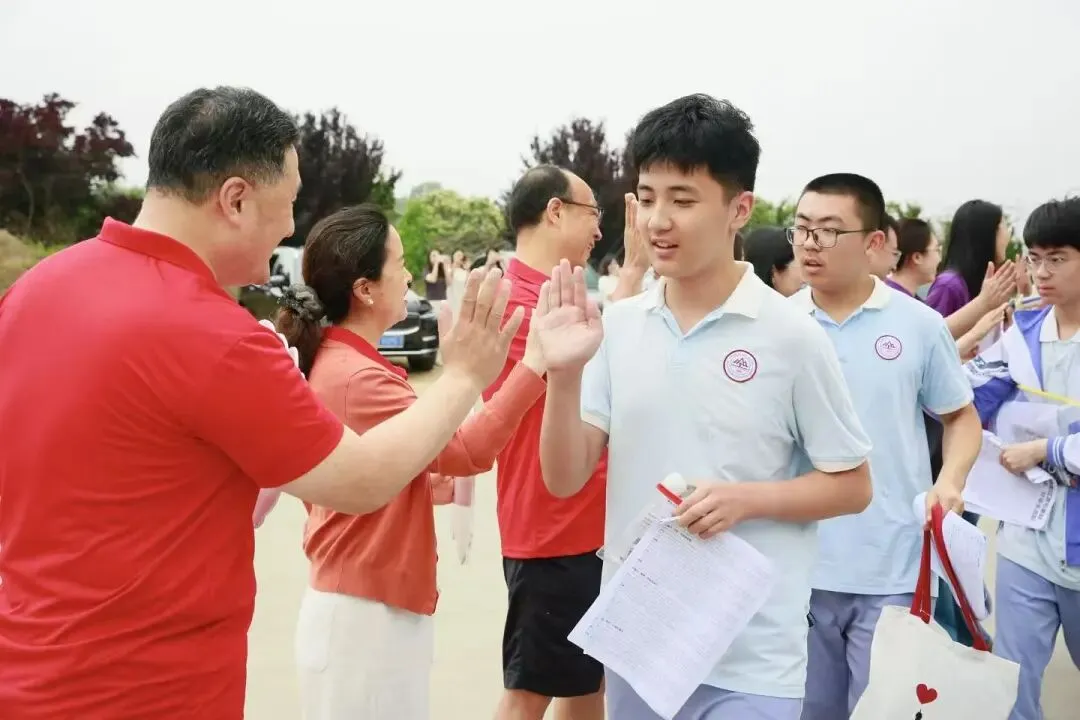 中考首日,爱意满程-第34张图片-四季读书网