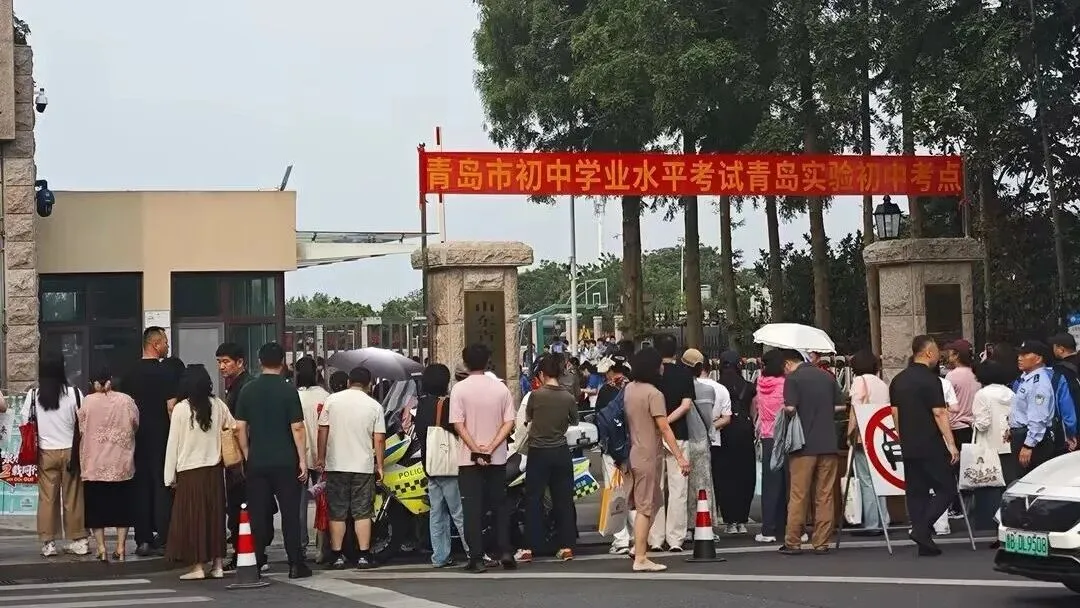 2026青岛中考语文作文来啦|“_______落于心”-第4张图片-四季读书网