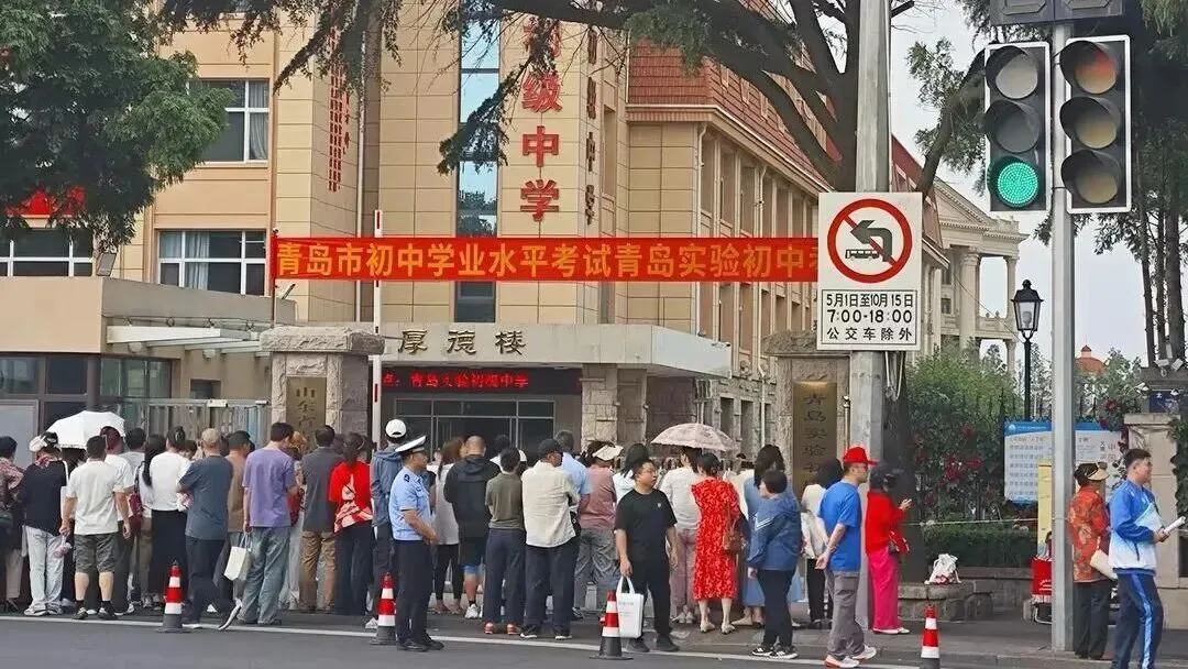 2026青岛中考语文作文来啦|“_______落于心”-第7张图片-四季读书网