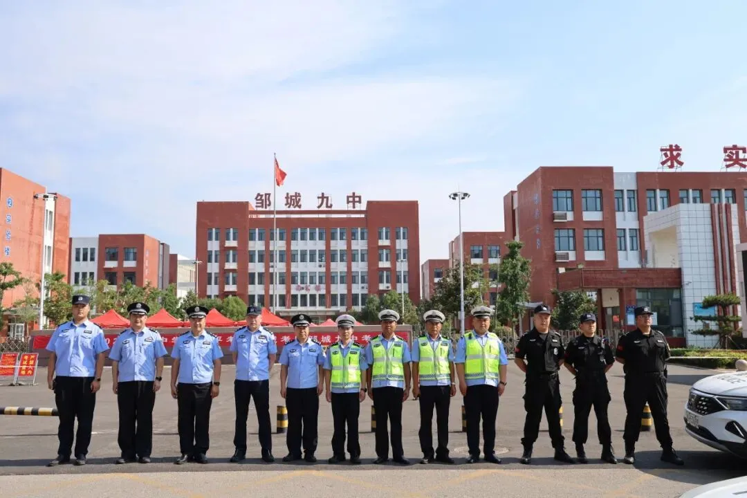 中考首日,邹城公安守护如约而至-第9张图片-四季读书网 中考首日,邹城公安守护如约而至-第9张图片-四季读书网