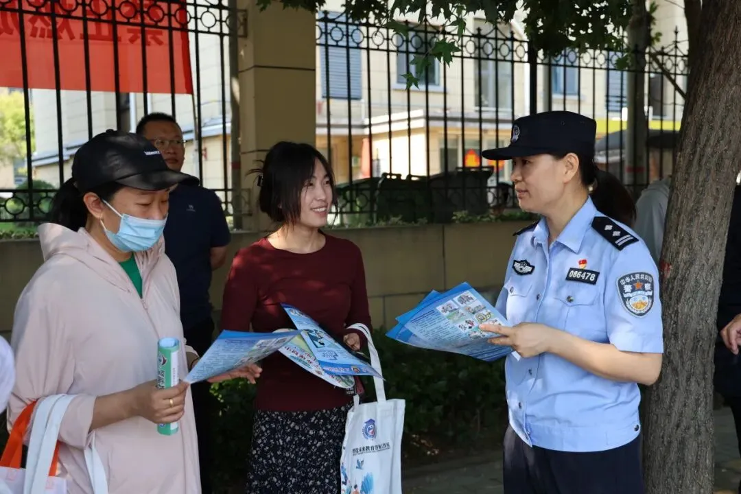 中考首日,邹城公安守护如约而至-第24张图片-四季读书网 中考首日,邹城公安守护如约而至-第24张图片-四季读书网