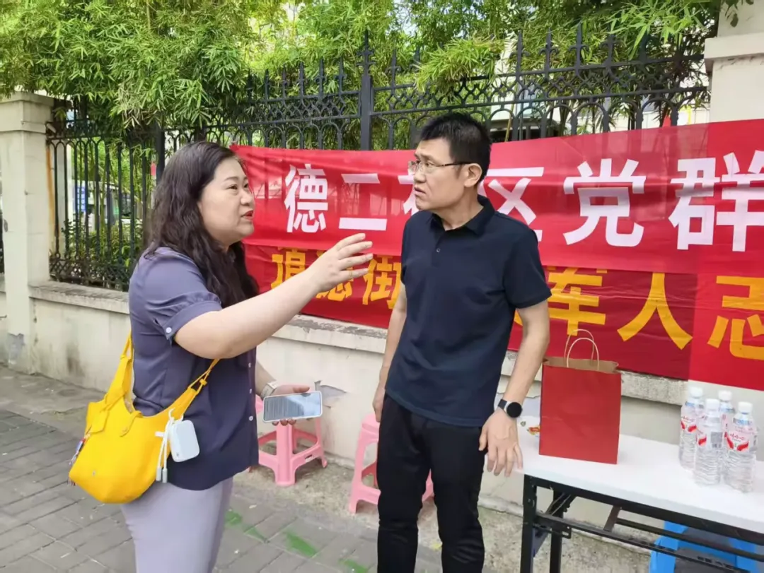 中考首日 温情护航|道德街街道“党群服务流动站”又“出摊”啦!-第4张图片-四季读书网 中考首日 温情护航|道德街街道“党群服务流动站”又“出摊”啦!-第4张图片-四季读书网
