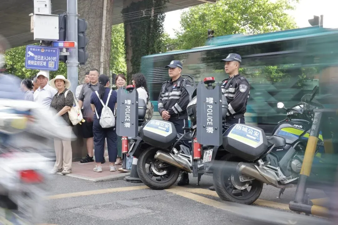 中考别慌,有警护航!-第12张图片-四季读书网