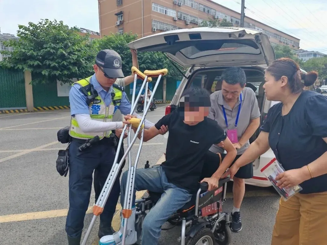 中考别慌,有警护航!-第13张图片-四季读书网