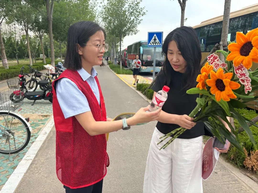 护航中考 志愿同行!东营莱商村镇银行志愿服务为青春追梦保驾护航-第22张图片-四季读书网 护航中考 志愿同行!东营莱商村镇银行志愿服务为青春追梦保驾护航-第22张图片-四季读书网
