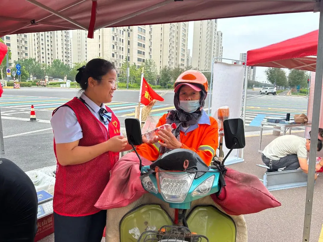 护航中考 志愿同行!东营莱商村镇银行志愿服务为青春追梦保驾护航-第23张图片-四季读书网 护航中考 志愿同行!东营莱商村镇银行志愿服务为青春追梦保驾护航-第23张图片-四季读书网