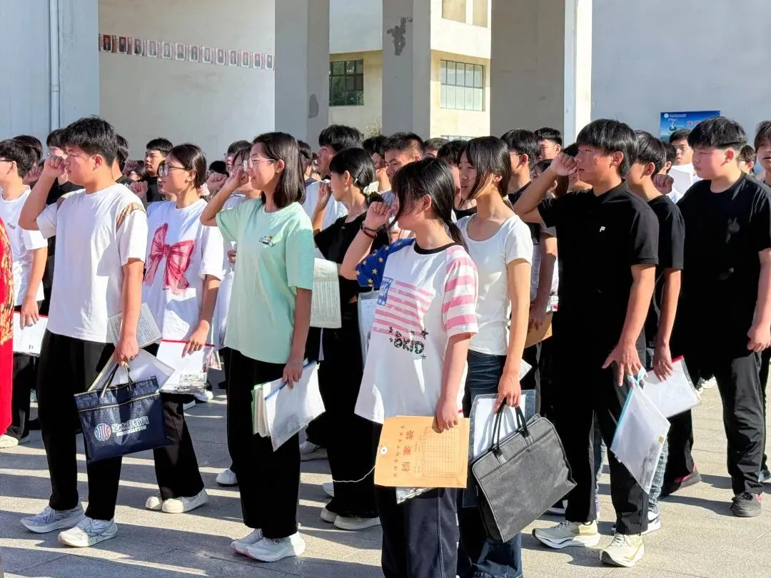 逐梦出征 ,决胜中考|鄄城县翰林实验学校中考送考仪式-第15张图片-四季读书网