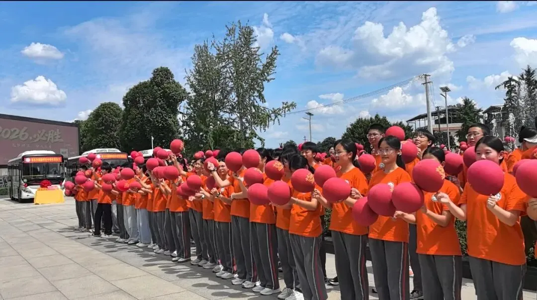全力以“护” 三台公交筑牢中考出行保障-第17张图片-四季读书网 全力以“护” 三台公交筑牢中考出行保障-第17张图片-四季读书网
