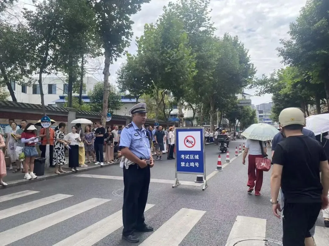 三大行动,全程守护!牛市口街道交出中考保障“暖心答卷”-第3张图片-四季读书网 三大行动,全程守护!牛市口街道交出中考保障“暖心答卷”-第3张图片-四季读书网